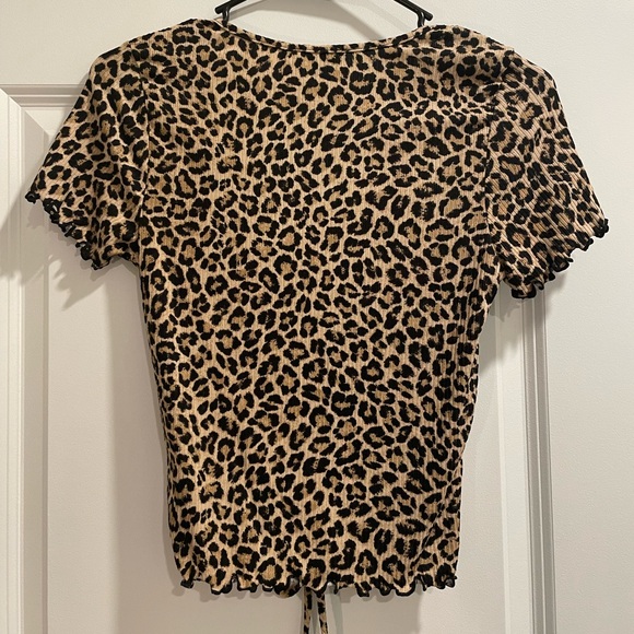Cheetah short sleeve top Size: Small - Picture 4 of 4